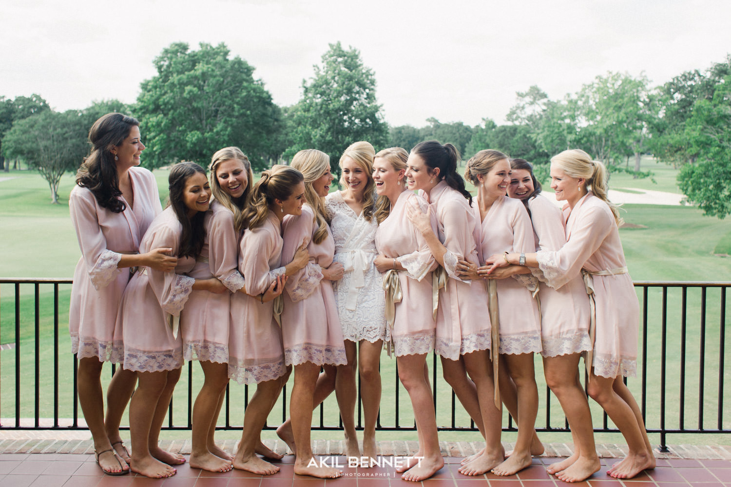 10 Wedding Party Photos You Should Take on Your Wedding Day!